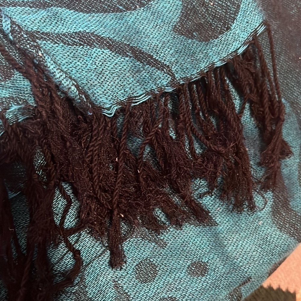 WOMENS Scarf/Wrap 68 inches long 36 inches wide - Picture 3 of 4